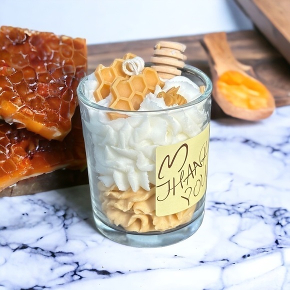 ⚠️SALE Candle // Handmade Honey Comb Shaped Soy Wax Candle SEND OFFERS🥳 - Picture 4 of 4